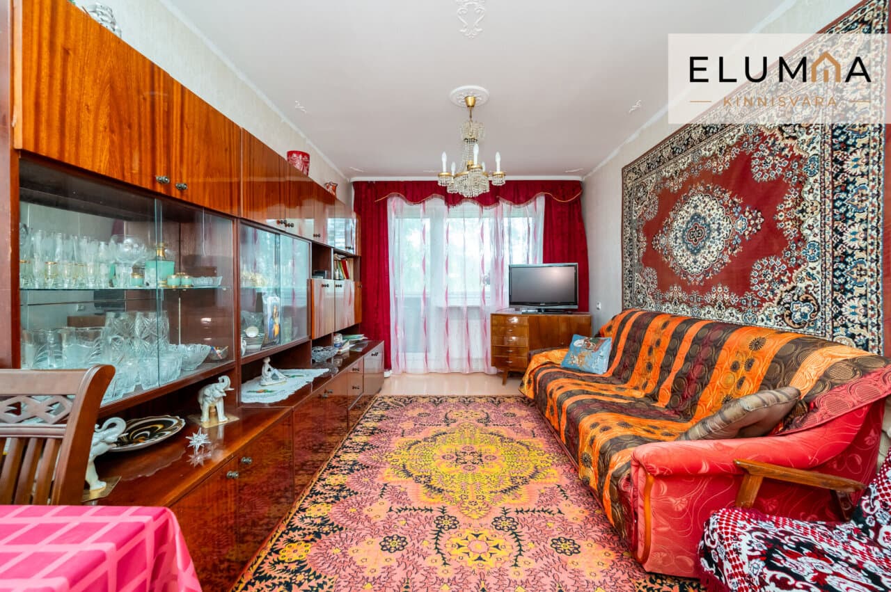 Sunny 2-room apartment +balcony, 500 m from Beach