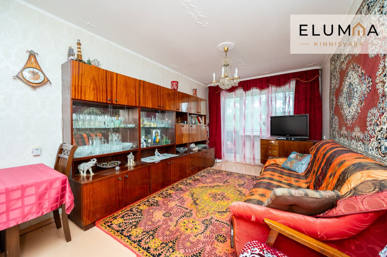 Sunny 2-room apartment +balcony, 500 m from Beach